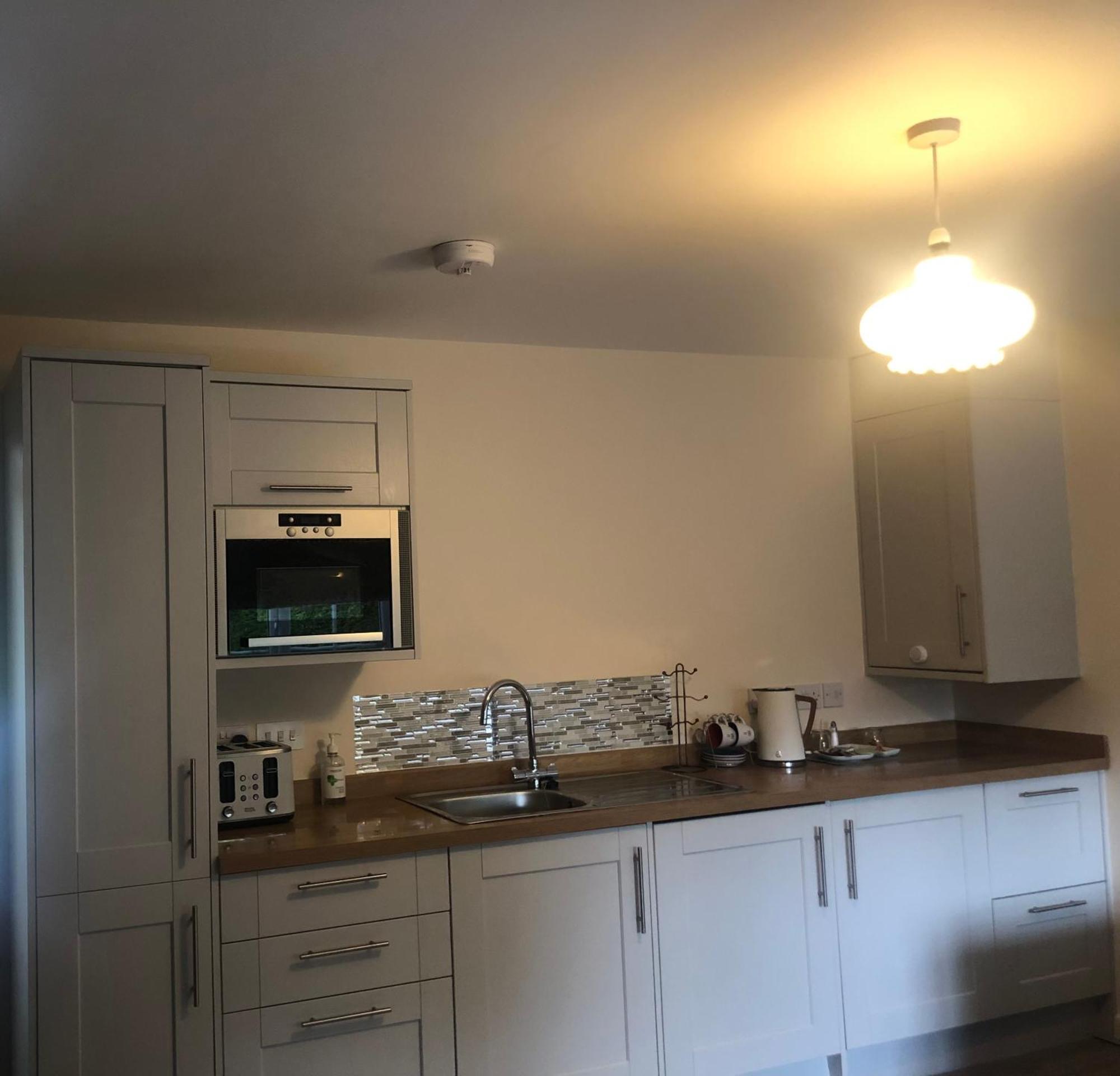 Entire Guest Suite With Gated Property Broad Blunsdon Εξωτερικό φωτογραφία
